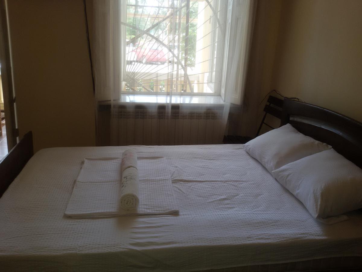 Mar Nero Hostel Батуми Екстериор снимка