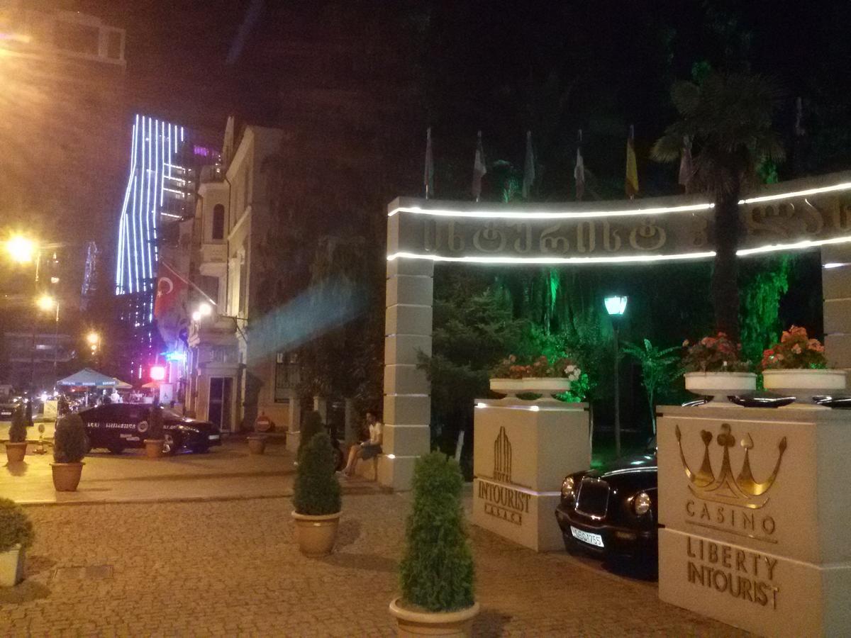 Mar Nero Hostel Батуми Екстериор снимка