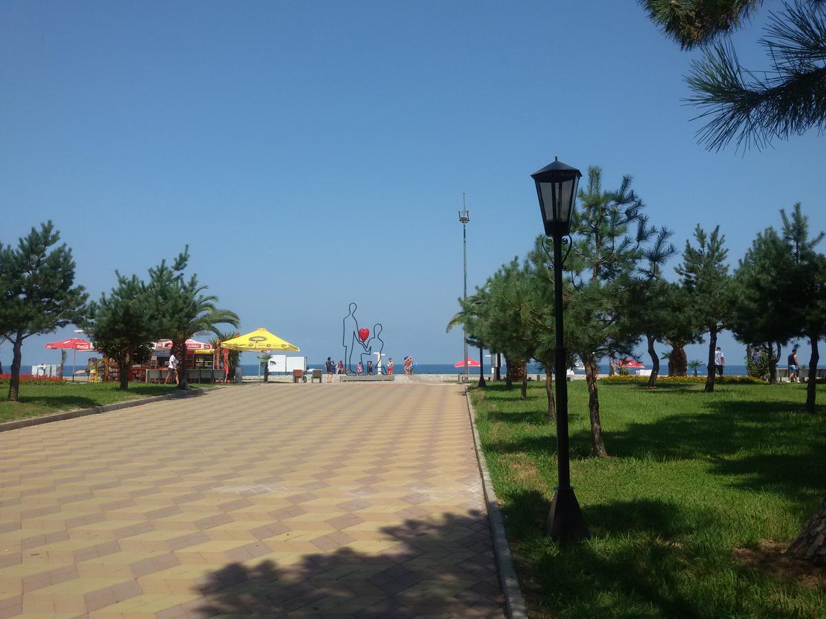 Mar Nero Hostel Батуми Екстериор снимка